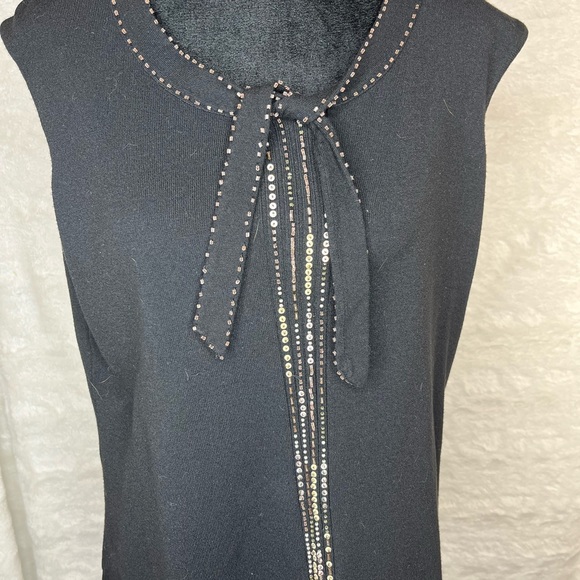 Jones New York  - Plunging V-Neck Sleeveless Blouse. - Picture 2 of 9